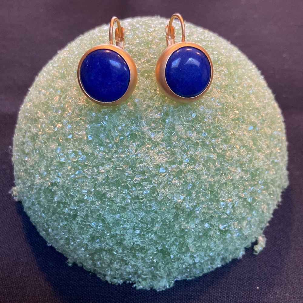 NWT, Gold Tone Drop Earrings with Navy Blue Stone.
